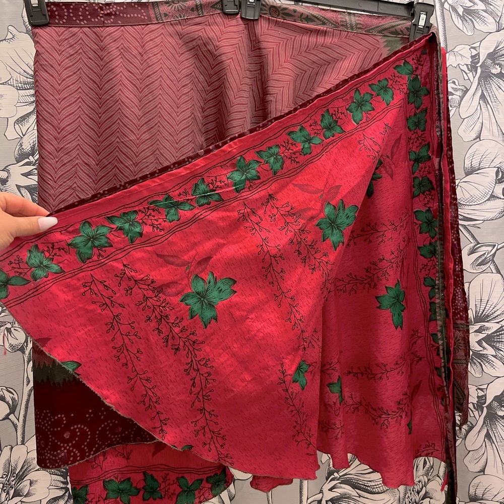 Sarong-type Dress w/ hole in middle for different styles of wraps and twists.